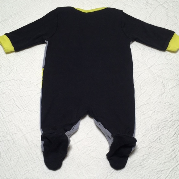 0-3m (4/$20) Batman Footie by DC Comics - Picture 9 of 14